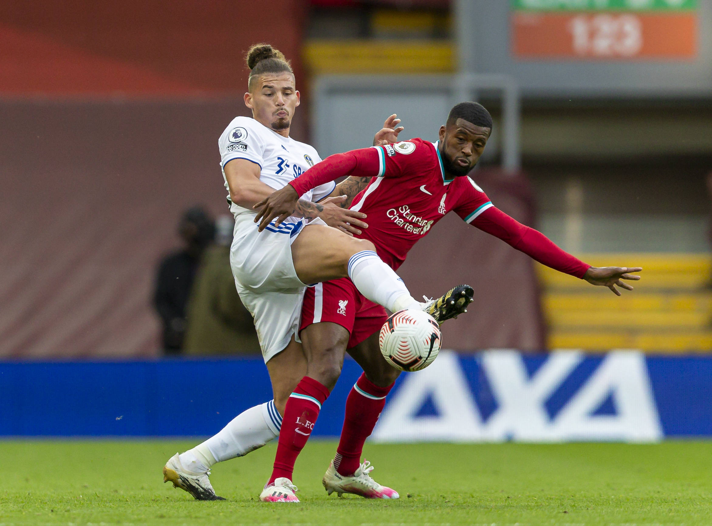 他们通过一 他们通过一